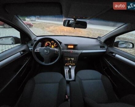 Черный Опель Астра, объемом двигателя 1.8 л и пробегом 142 тыс. км за 6800 $, фото 8 на Automoto.ua