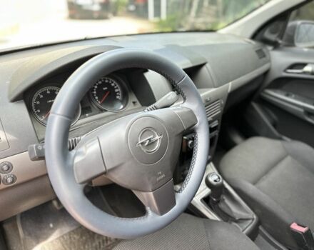 Черный Опель Астра, объемом двигателя 1.4 л и пробегом 220 тыс. км за 3900 $, фото 5 на Automoto.ua