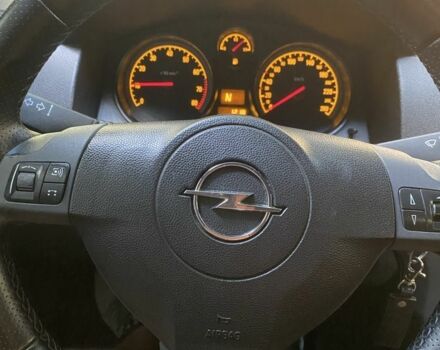 Черный Опель Астра, объемом двигателя 1.4 л и пробегом 200 тыс. км за 4000 $, фото 2 на Automoto.ua