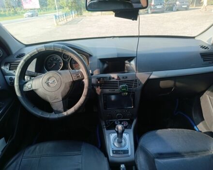 Черный Опель Астра, объемом двигателя 1.6 л и пробегом 220 тыс. км за 3000 $, фото 10 на Automoto.ua