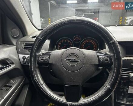 Черный Опель Астра, объемом двигателя 1.6 л и пробегом 213 тыс. км за 4300 $, фото 13 на Automoto.ua