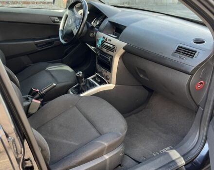 Черный Опель Астра, объемом двигателя 1.4 л и пробегом 290 тыс. км за 3300 $, фото 4 на Automoto.ua