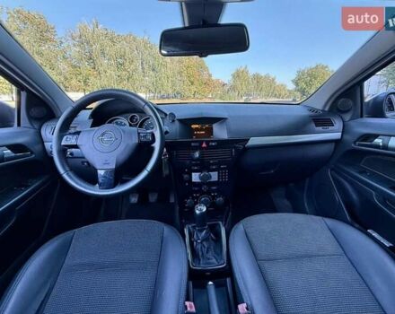 Черный Опель Астра, объемом двигателя 1.4 л и пробегом 270 тыс. км за 4700 $, фото 7 на Automoto.ua