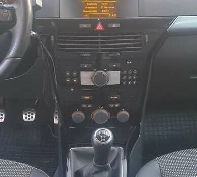 Черный Опель Астра, объемом двигателя 1.8 л и пробегом 224 тыс. км за 6500 $, фото 5 на Automoto.ua