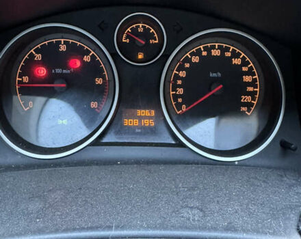 Черный Опель Астра, объемом двигателя 1.3 л и пробегом 308 тыс. км за 4600 $, фото 10 на Automoto.ua