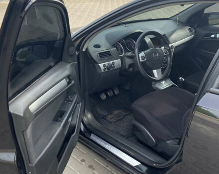 Черный Опель Астра, объемом двигателя 1.6 л и пробегом 170 тыс. км за 5150 $, фото 5 на Automoto.ua