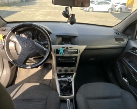 Черный Опель Астра, объемом двигателя 1.4 л и пробегом 290 тыс. км за 3300 $, фото 6 на Automoto.ua