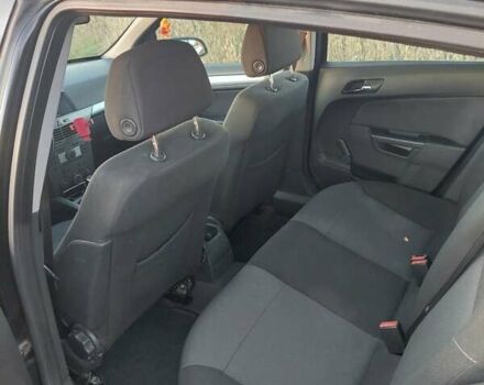 Черный Опель Астра, объемом двигателя 1.25 л и пробегом 268 тыс. км за 5000 $, фото 3 на Automoto.ua