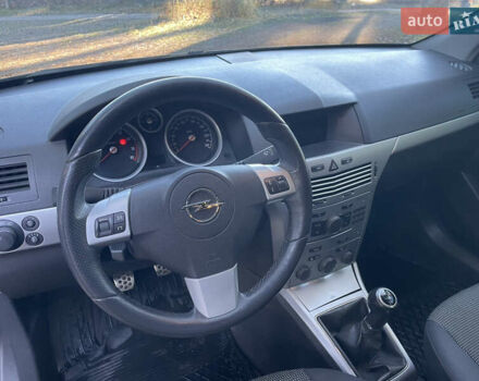 Черный Опель Астра, объемом двигателя 1.8 л и пробегом 250 тыс. км за 5700 $, фото 14 на Automoto.ua