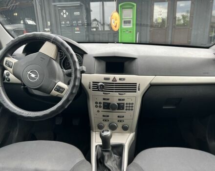 Черный Опель Астра, объемом двигателя 1.7 л и пробегом 240 тыс. км за 4799 $, фото 6 на Automoto.ua