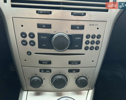 Черный Опель Астра, объемом двигателя 1.4 л и пробегом 220 тыс. км за 4350 $, фото 12 на Automoto.ua