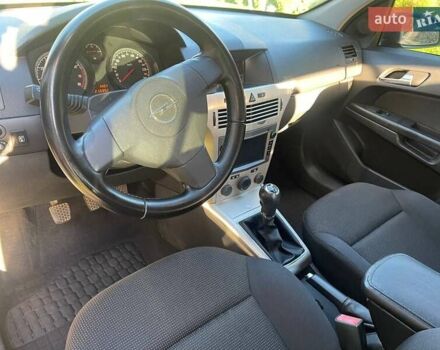 Черный Опель Астра, объемом двигателя 1.4 л и пробегом 213 тыс. км за 4999 $, фото 3 на Automoto.ua