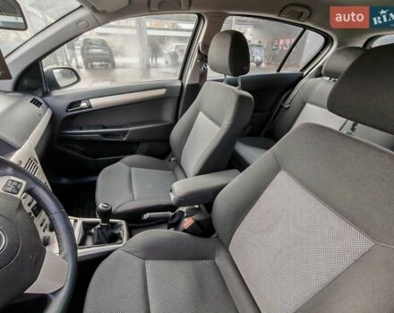 Черный Опель Астра, объемом двигателя 1.6 л и пробегом 194 тыс. км за 5300 $, фото 24 на Automoto.ua