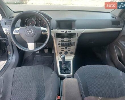 Черный Опель Астра, объемом двигателя 1.69 л и пробегом 255 тыс. км за 4999 $, фото 8 на Automoto.ua