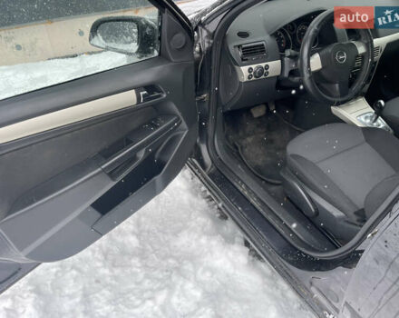 Черный Опель Астра, объемом двигателя 1.6 л и пробегом 210 тыс. км за 3850 $, фото 18 на Automoto.ua