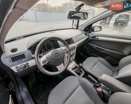 Черный Опель Астра, объемом двигателя 1.6 л и пробегом 194 тыс. км за 5300 $, фото 21 на Automoto.ua