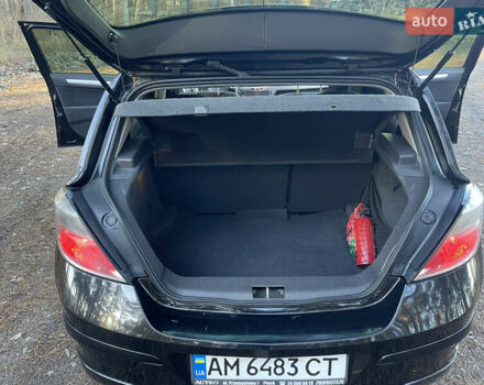 Черный Опель Астра, объемом двигателя 1.8 л и пробегом 250 тыс. км за 5700 $, фото 6 на Automoto.ua