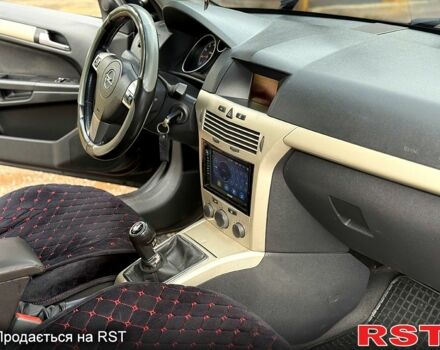 Черный Опель Астра, объемом двигателя 1.6 л и пробегом 370 тыс. км за 3599 $, фото 5 на Automoto.ua