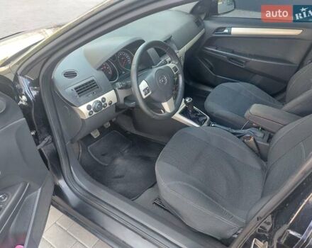 Черный Опель Астра, объемом двигателя 1.69 л и пробегом 255 тыс. км за 4999 $, фото 6 на Automoto.ua