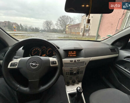 Черный Опель Астра, объемом двигателя 1.4 л и пробегом 220 тыс. км за 4350 $, фото 8 на Automoto.ua