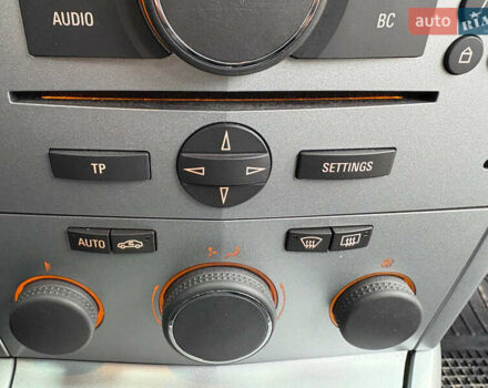 Черный Опель Астра, объемом двигателя 1.6 л и пробегом 245 тыс. км за 5650 $, фото 15 на Automoto.ua