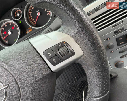 Черный Опель Астра, объемом двигателя 1.6 л и пробегом 245 тыс. км за 5650 $, фото 18 на Automoto.ua