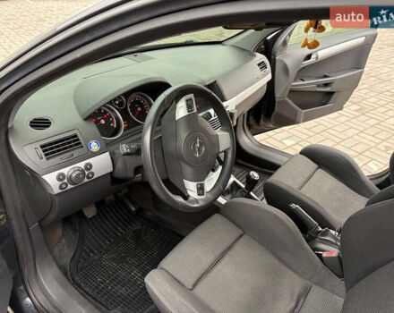 Черный Опель Астра, объемом двигателя 1.6 л и пробегом 245 тыс. км за 5650 $, фото 10 на Automoto.ua