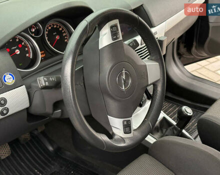 Черный Опель Астра, объемом двигателя 1.6 л и пробегом 245 тыс. км за 5650 $, фото 9 на Automoto.ua