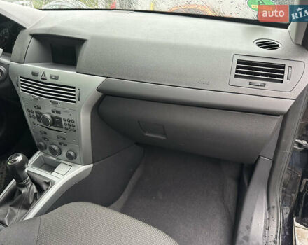 Черный Опель Астра, объемом двигателя 1.6 л и пробегом 98 тыс. км за 6150 $, фото 23 на Automoto.ua