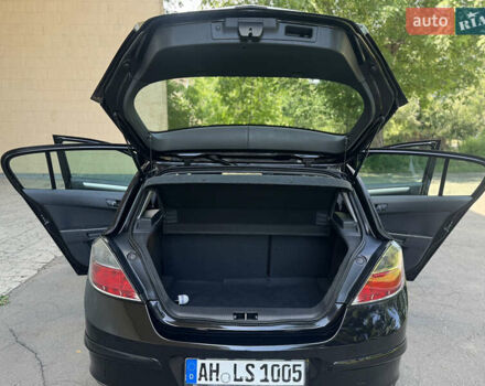 Черный Опель Астра, объемом двигателя 1.6 л и пробегом 225 тыс. км за 5800 $, фото 30 на Automoto.ua