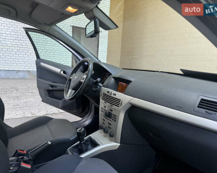 Черный Опель Астра, объемом двигателя 1.6 л и пробегом 225 тыс. км за 5800 $, фото 41 на Automoto.ua