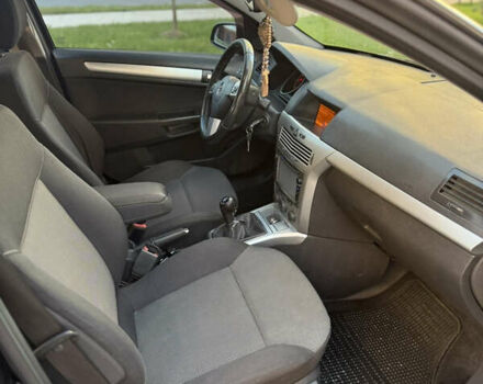 Черный Опель Астра, объемом двигателя 1.7 л и пробегом 197 тыс. км за 5700 $, фото 13 на Automoto.ua