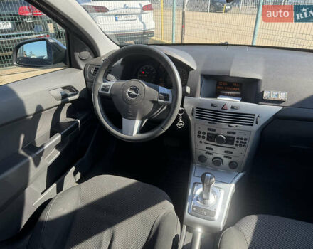 Черный Опель Астра, объемом двигателя 1.6 л и пробегом 130 тыс. км за 6990 $, фото 25 на Automoto.ua