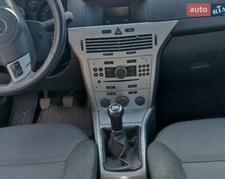 Черный Опель Астра, объемом двигателя 1.6 л и пробегом 194 тыс. км за 5000 $, фото 10 на Automoto.ua