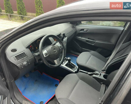 Черный Опель Астра, объемом двигателя 1.6 л и пробегом 125 тыс. км за 5000 $, фото 5 на Automoto.ua