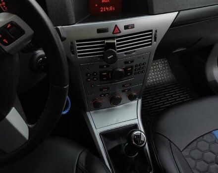 Черный Опель Астра, объемом двигателя 1.6 л и пробегом 102 тыс. км за 6700 $, фото 12 на Automoto.ua