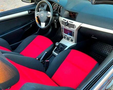 Черный Опель Астра, объемом двигателя 1.8 л и пробегом 230 тыс. км за 4950 $, фото 1 на Automoto.ua