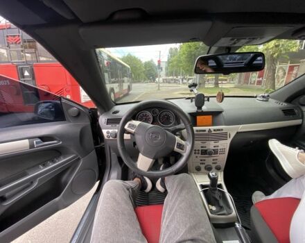 Черный Опель Астра, объемом двигателя 1.6 л и пробегом 189 тыс. км за 4400 $, фото 4 на Automoto.ua