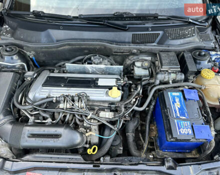 Чорний Опель Астра, об'ємом двигуна 2.2 л та пробігом 286 тис. км за 3100 $, фото 12 на Automoto.ua