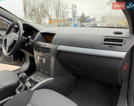 Черный Опель Астра, объемом двигателя 1.6 л и пробегом 215 тыс. км за 3999 $, фото 36 на Automoto.ua