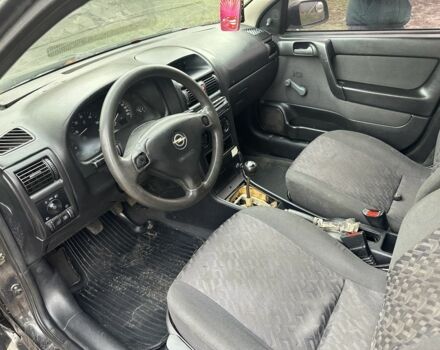 Черный Опель Астра, объемом двигателя 1.7 л и пробегом 200 тыс. км за 1200 $, фото 5 на Automoto.ua