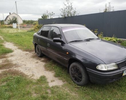 Черный Опель Астра, объемом двигателя 1.8 л и пробегом 270 тыс. км за 1750 $, фото 6 на Automoto.ua