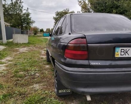 Черный Опель Астра, объемом двигателя 1.4 л и пробегом 270 тыс. км за 1750 $, фото 1 на Automoto.ua