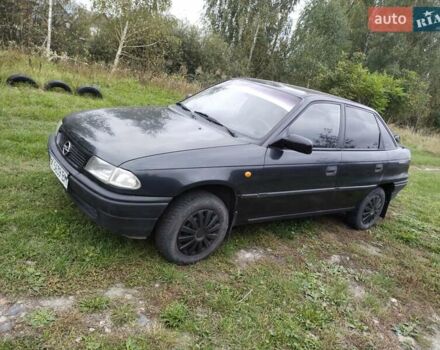 Черный Опель Астра, объемом двигателя 1.4 л и пробегом 270 тыс. км за 1750 $, фото 5 на Automoto.ua