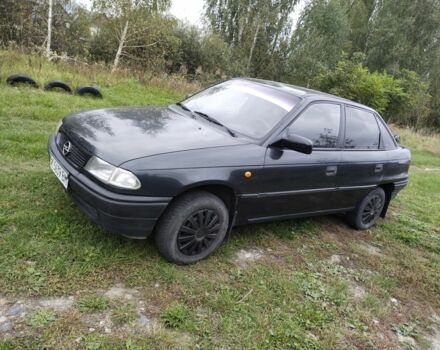 Черный Опель Астра, объемом двигателя 1.8 л и пробегом 270 тыс. км за 1750 $, фото 1 на Automoto.ua