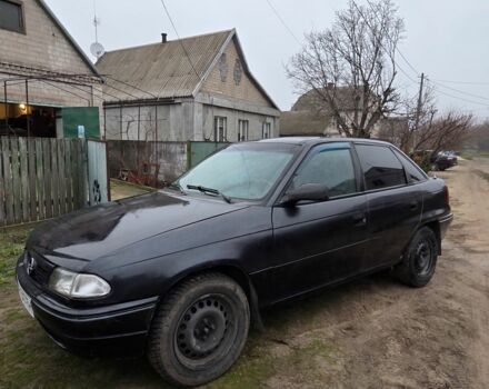 Чорний Опель Астра, об'ємом двигуна 1.6 л та пробігом 350 тис. км за 1800 $, фото 2 на Automoto.ua