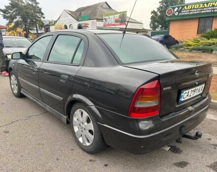 Черный Опель Астра, объемом двигателя 1.6 л и пробегом 290 тыс. км за 3000 $, фото 5 на Automoto.ua