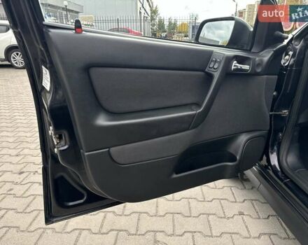Черный Опель Астра, объемом двигателя 1.4 л и пробегом 205 тыс. км за 3800 $, фото 15 на Automoto.ua