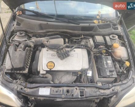 Черный Опель Астра, объемом двигателя 1.4 л и пробегом 250 тыс. км за 1800 $, фото 2 на Automoto.ua