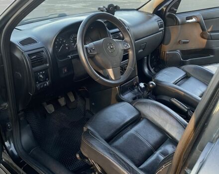 Черный Опель Астра, объемом двигателя 1.4 л и пробегом 300 тыс. км за 2800 $, фото 6 на Automoto.ua